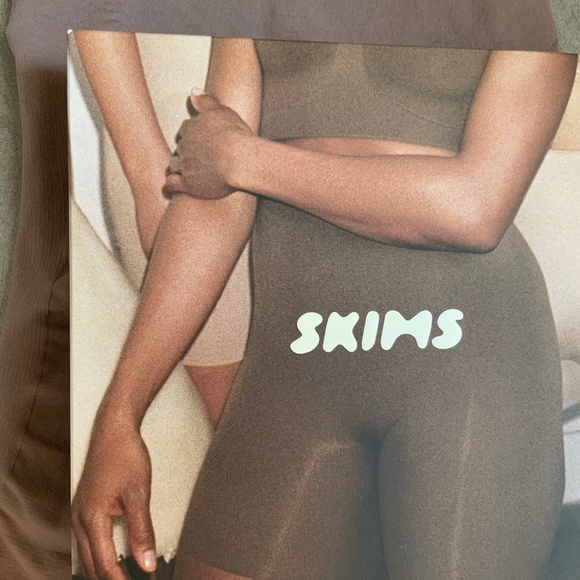 Skims Sculpting Mid Thigh Shorts Umber Size S/M Shapewear SH-MTS-0103 - Picture 3 of 9